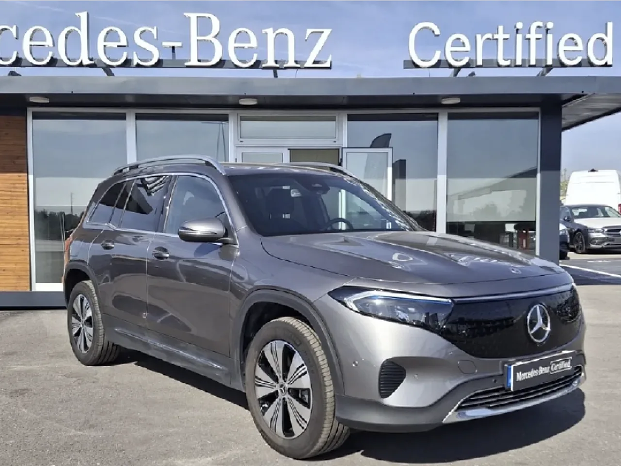 Mercedes-Benz EQB 250+ - Oportunidade da Semana | Marques, Lda.