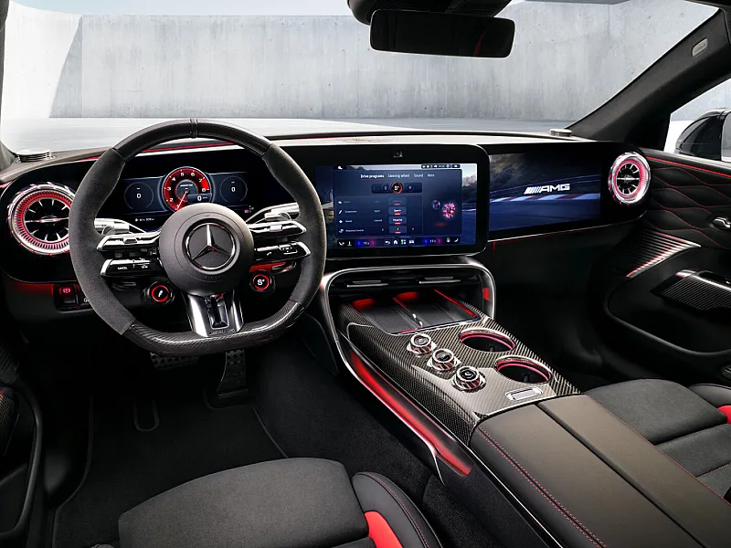 O centro de controlo da performance: O interior do novo Mercedes-AMG GT Coupé de 4 portas - imagem 1